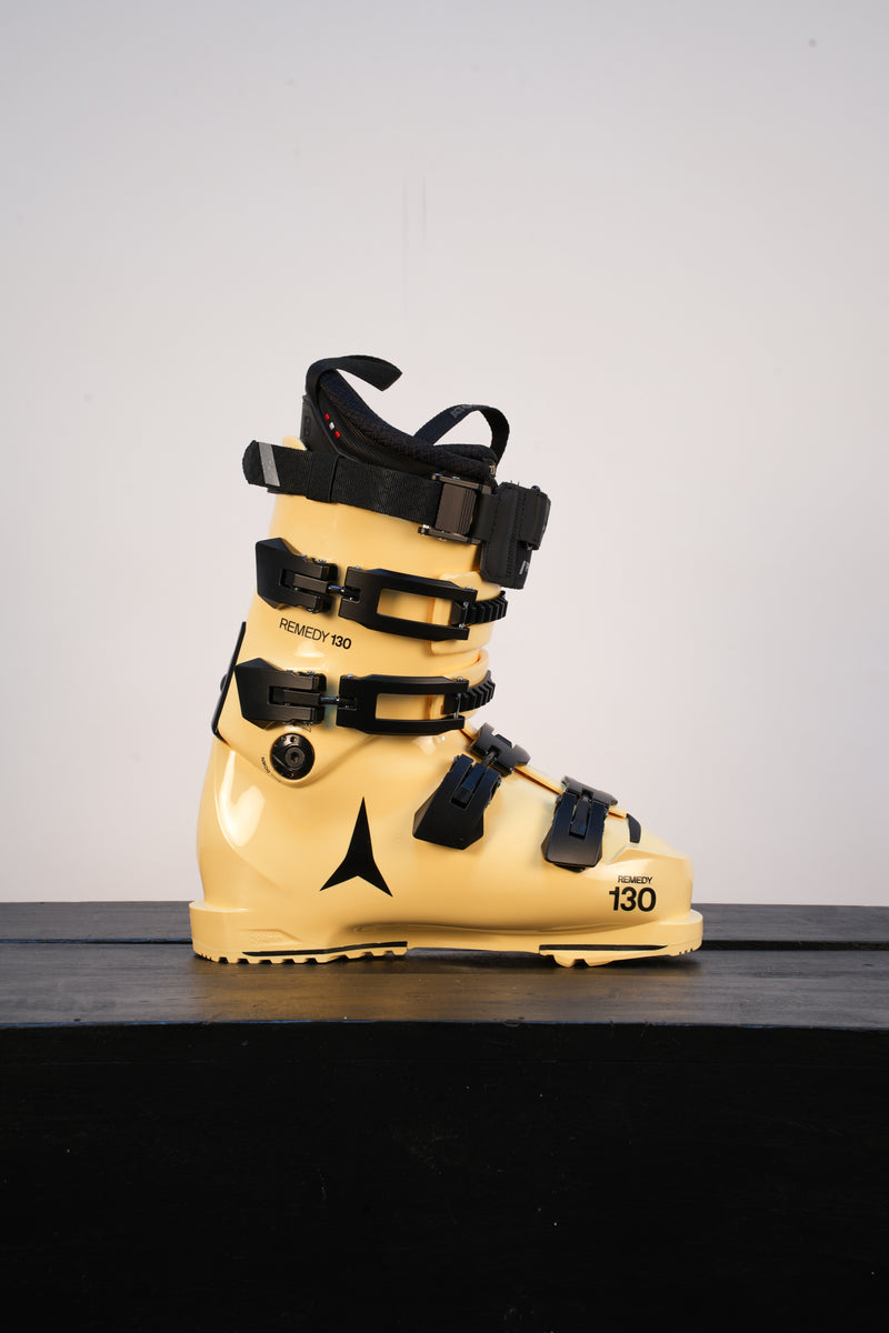 Load image into Gallery viewer, Atomic Remedy 130 Ski Boot 2027