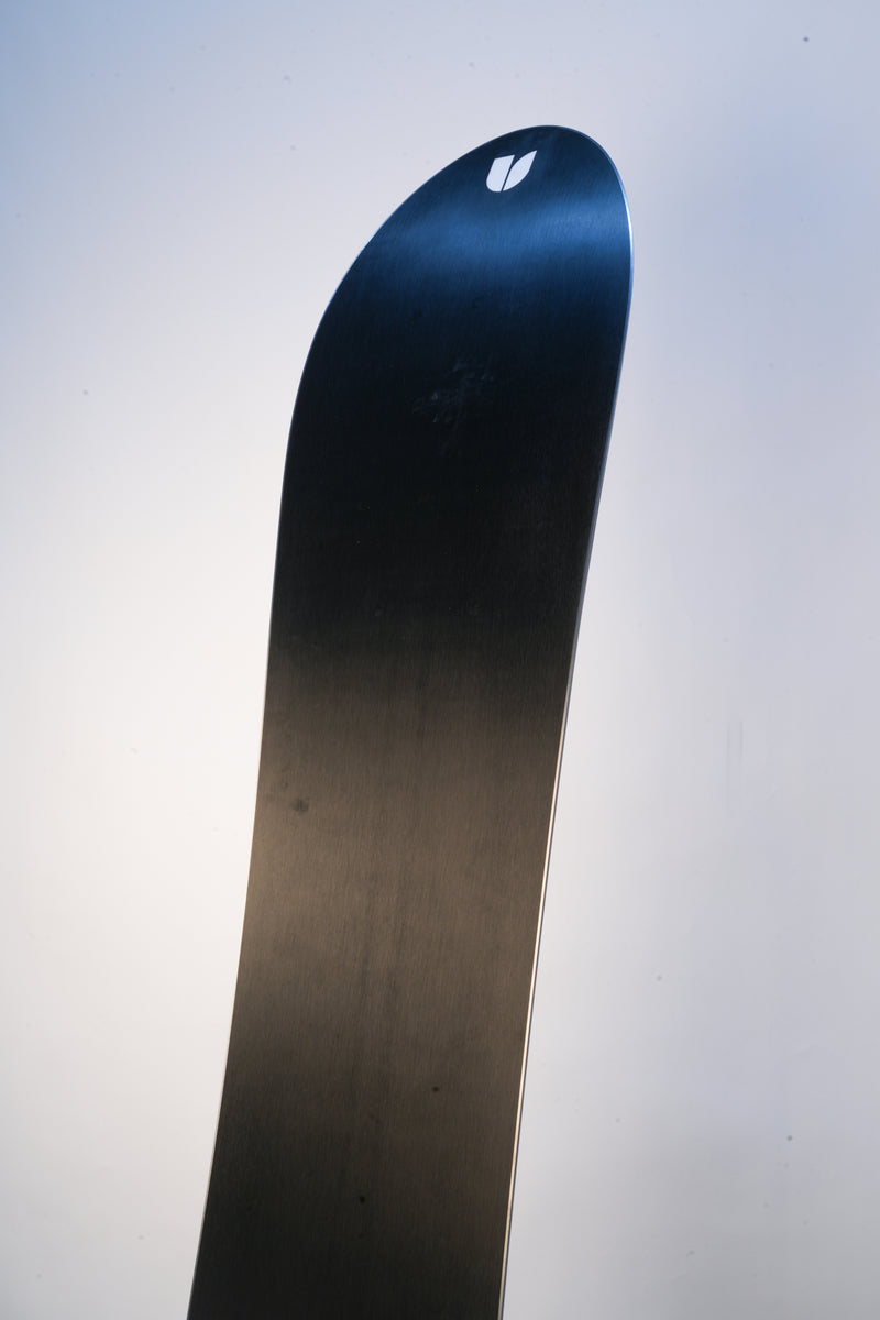 Load image into Gallery viewer, United Shapes Cadet Snowboard 2027