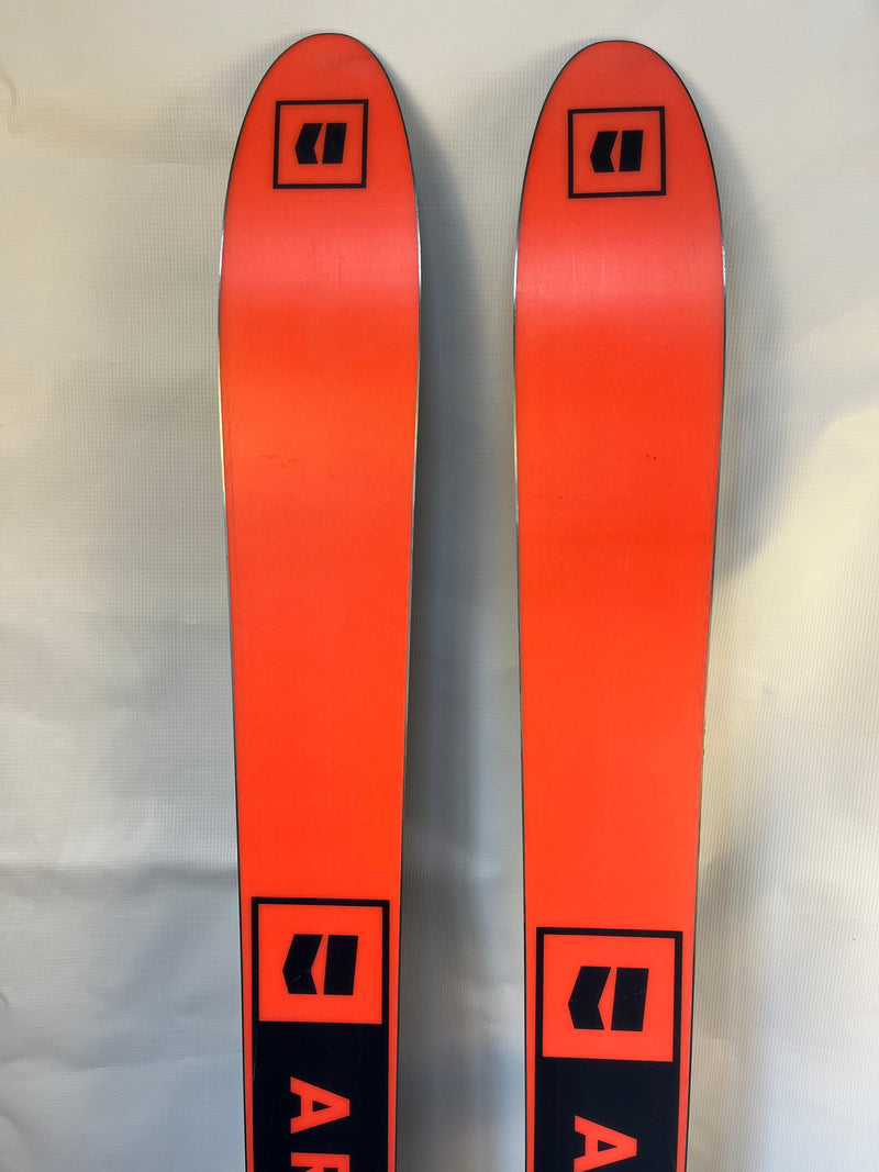 Load image into Gallery viewer, Demo Armada Zero Short Pants 176 w/ Marker Griffon 13 Demo Binding