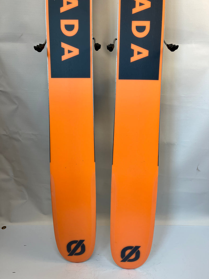 Load image into Gallery viewer, Demo Armada White Walker 121 183cm Ski w/ Marker Griffon 13 Demo