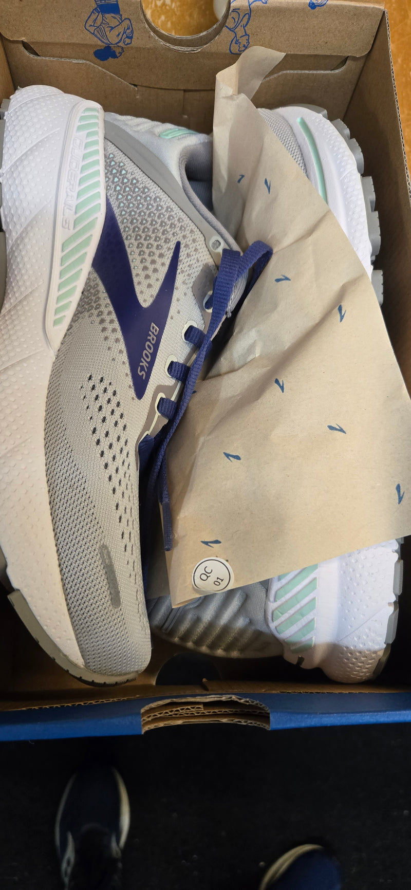 Load image into Gallery viewer, Brooks Women&#39;s Adrenaline GTS 22

