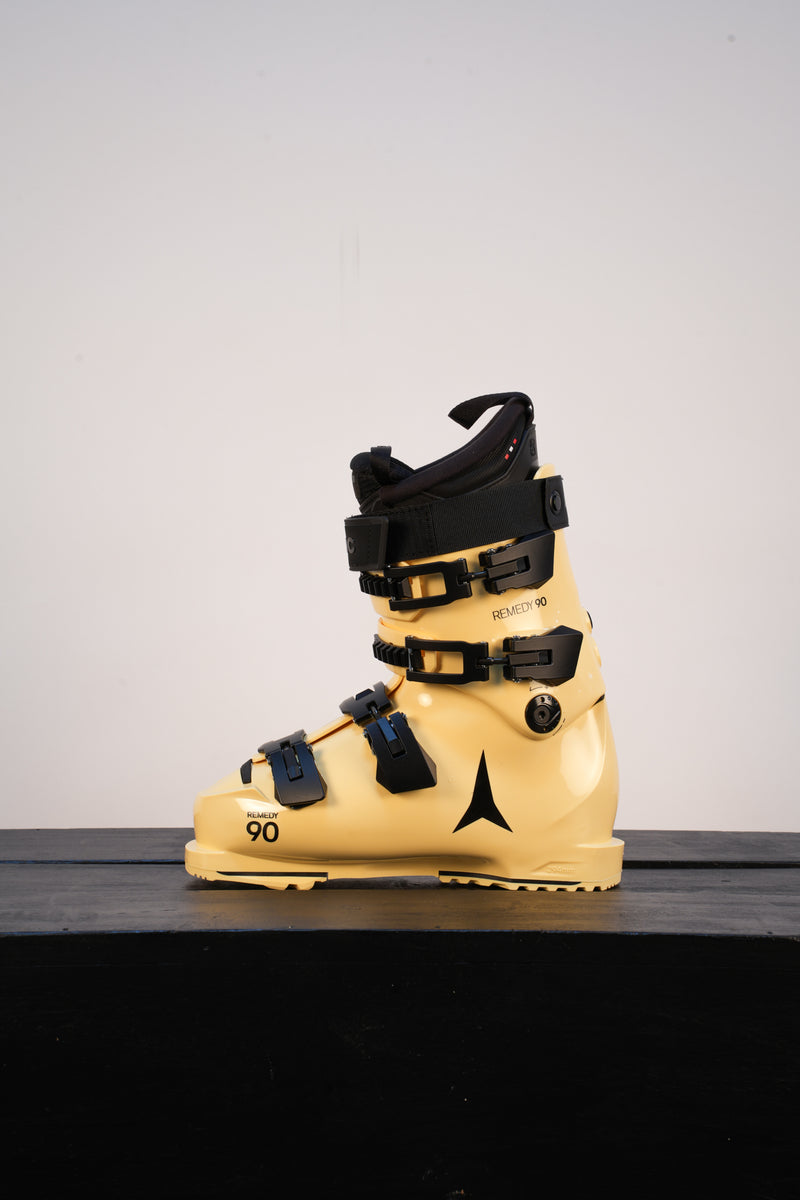 Load image into Gallery viewer, Atomic Remedy 90 LC Ski Boot 2027
