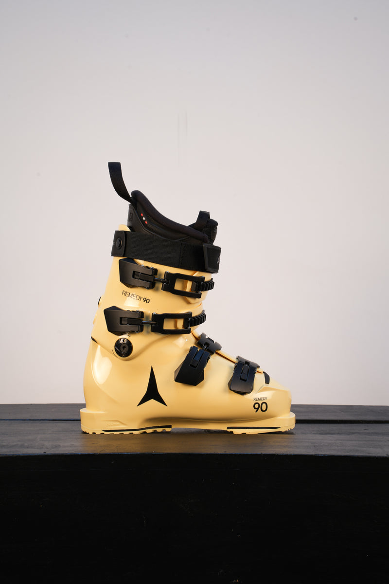 Load image into Gallery viewer, Atomic Remedy 90 LC Ski Boot 2027
