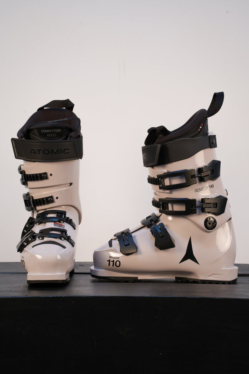 Load image into Gallery viewer, Atomic Remedy 110 Ski Boot 2027
