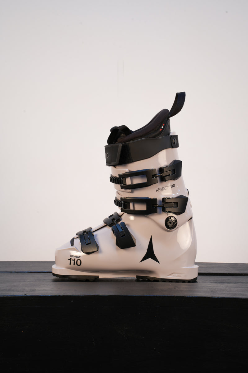 Load image into Gallery viewer, Atomic Remedy 110 Ski Boot 2027
