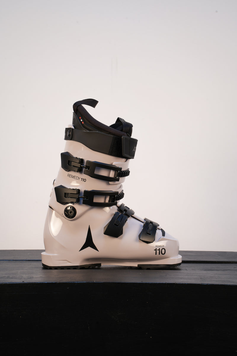 Load image into Gallery viewer, Atomic Remedy 110 Ski Boot 2027
