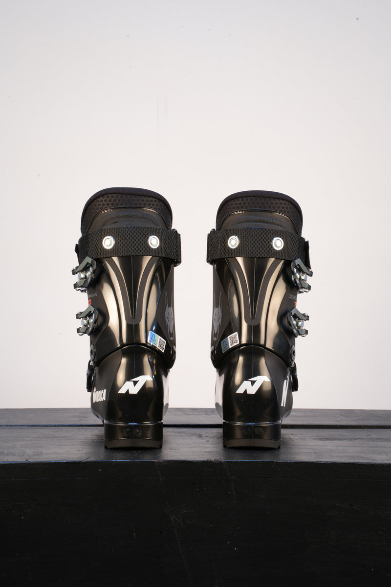Load image into Gallery viewer, Nordica Dobermann 70 Jr. Race Boot 2027
