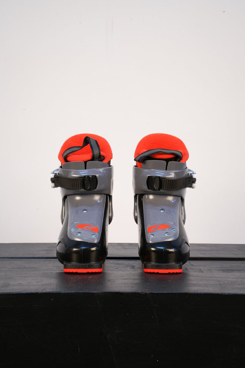 Load image into Gallery viewer, Nordica Speedmachine J1 Juniors Ski Boot 2027
