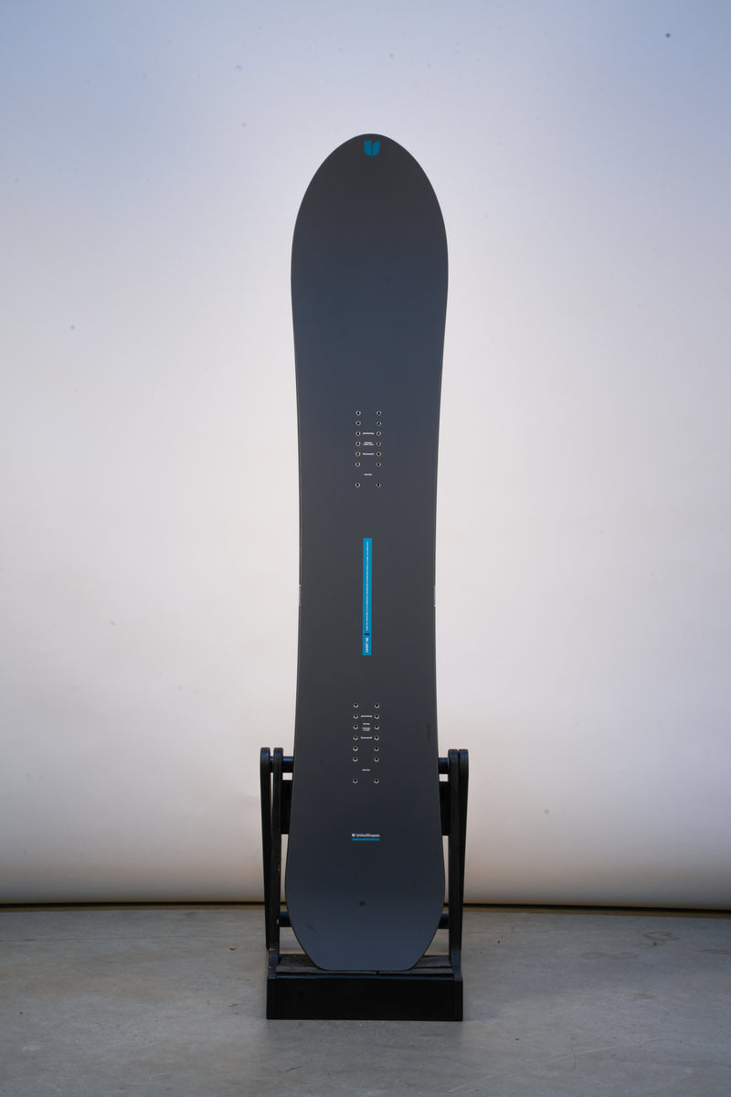 Load image into Gallery viewer, United Shapes Cadet Snowboard 2027
