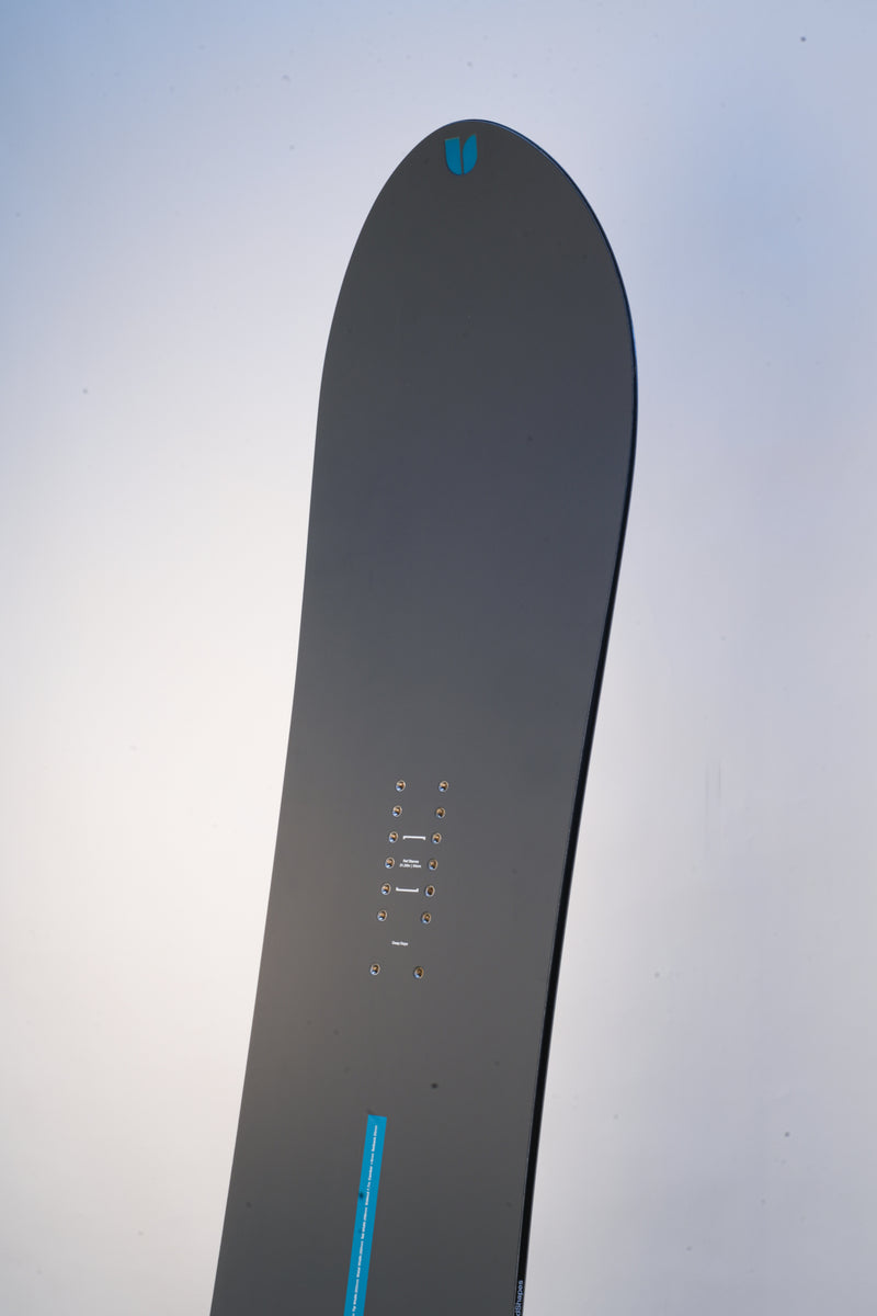 Load image into Gallery viewer, United Shapes Cadet Snowboard 2027
