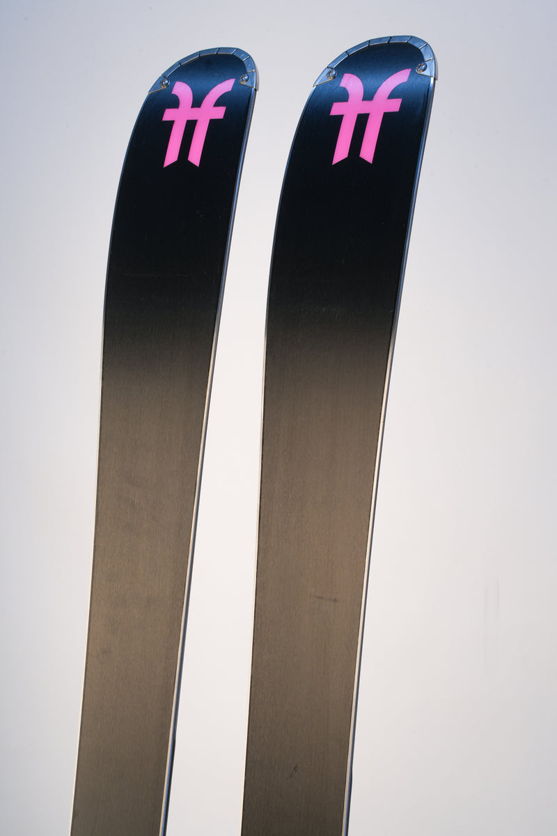 Load image into Gallery viewer, Faction W27 Prodigy 0 Skis + M10 GW Binding 2027
