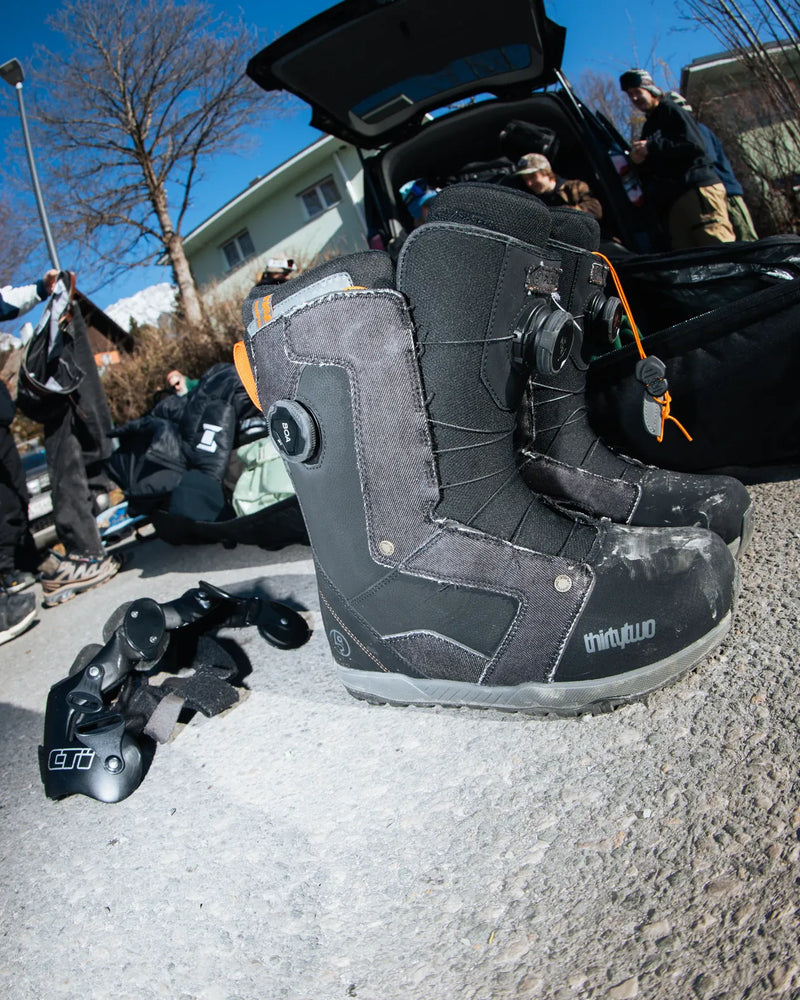 Load image into Gallery viewer, Thirty-Two STW Db Public Snowboard Boot 2027
